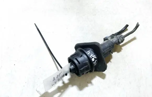 Mazda 3 I Clutch master cylinder