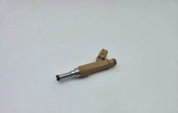 Toyota Prius+ (ZVW40) Fuel injector 2325037010