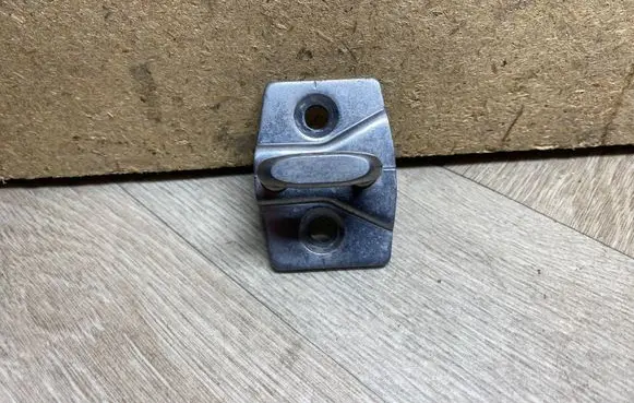BMW X3 F25 Front door lock loop/hook striker 7249639 51217249639 7312545