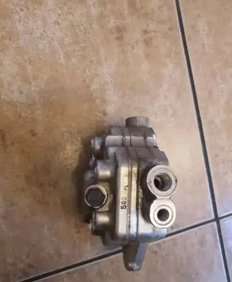 Audi 100 200 5000 C3 Fuel distributor 0438101029