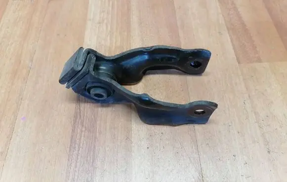 Engine mount bracket