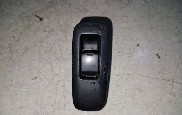 Nissan Qashqai Electric window control switch 25411