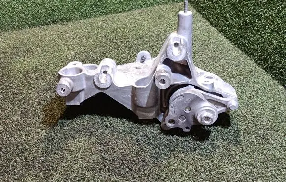 Nissan NV400 Engine mounting bracket 117102273R 117507568R