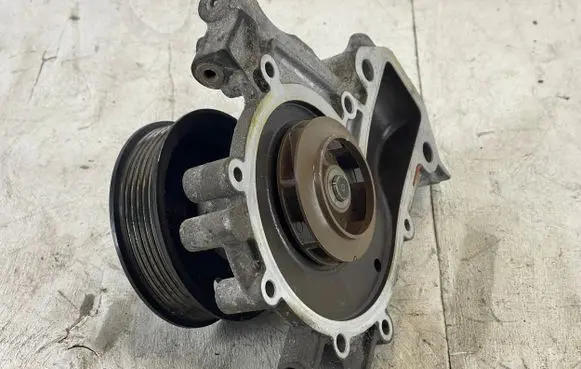 Opel Insignia B Water pump 55508456