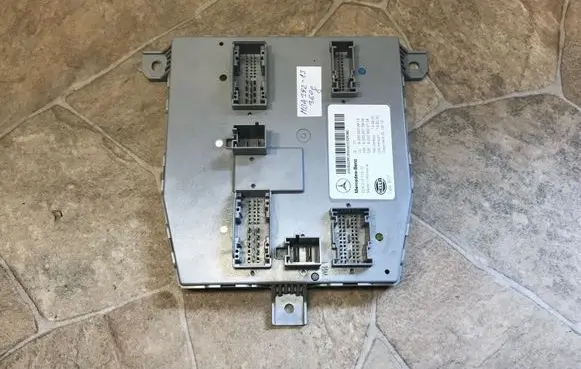 Mercedes-Benz C W205 Central body control module A2059003913