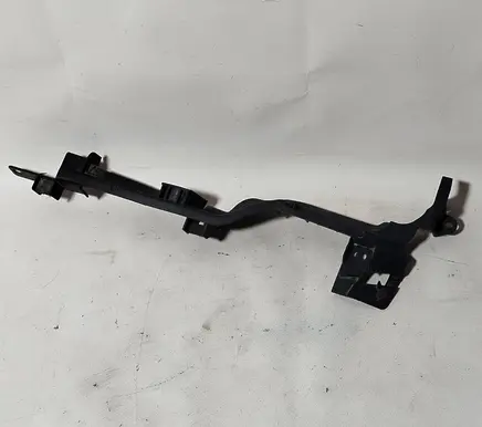 Ford Mondeo MK IV Fender mounting bracket 7S71A02477A