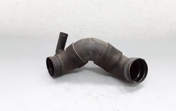 Skoda Octavia Mk2 (1Z) Turbo air intake inlet pipe/hose 3C0129654M