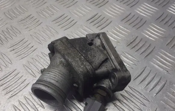 Volvo V70 Thermostat housing 863695