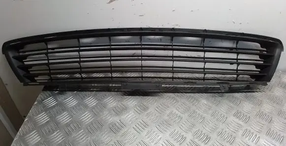 Peugeot 406 Front bumper lower grill 963040527