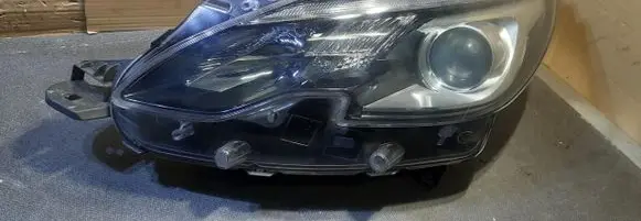 Peugeot 2008 I Headlight/headlamp 9815126180