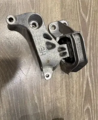 Renault Arkana Engine mount bracket HEE