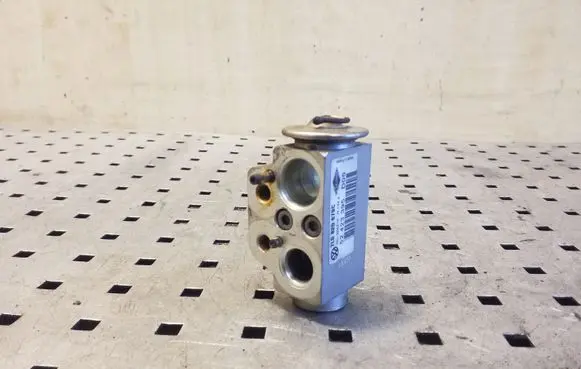 Audi Q7 4L Air conditioning (A/C) expansion valve 7L0820679C