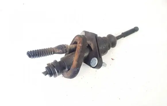 Opel Meriva A Clutch master cylinder 13112244