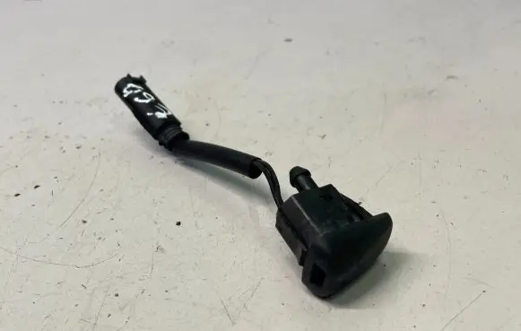 Windshield washer spray nozzle