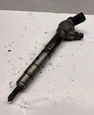 Volkswagen PASSAT B7 Fuel injector 03L130277J 0445110369