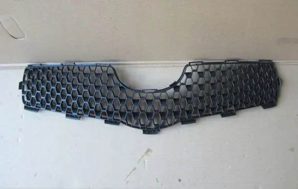 Toyota Yaris Front bumper upper radiator grill