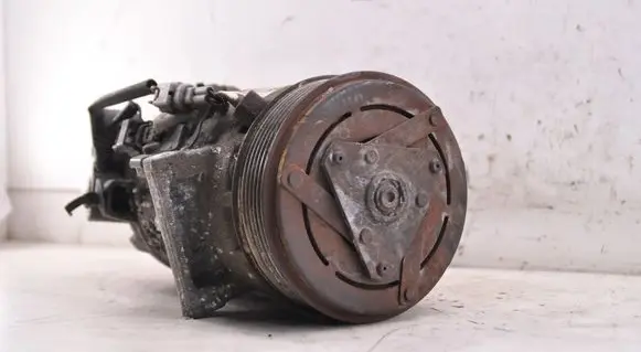 Renault Clio IV Air conditioning (A/C) compressor (pump) 926000217R