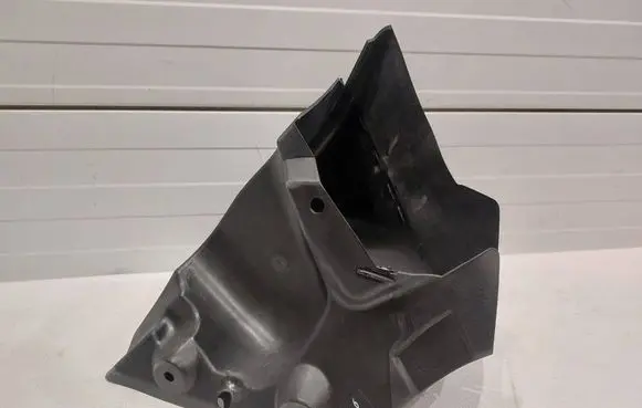 Chevrolet Camaro Intercooler air channel guide 84173320