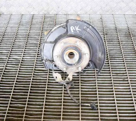 Mitsubishi L200 Front wheel hub
