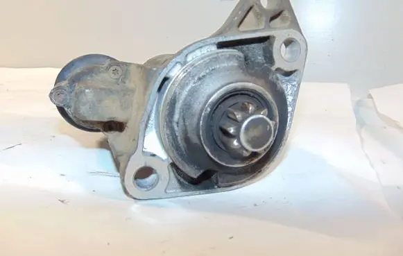 Volkswagen Golf IV Starter motor 020911023F