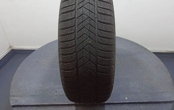 BMW X4 F26 R17 winter tire 8019227261851