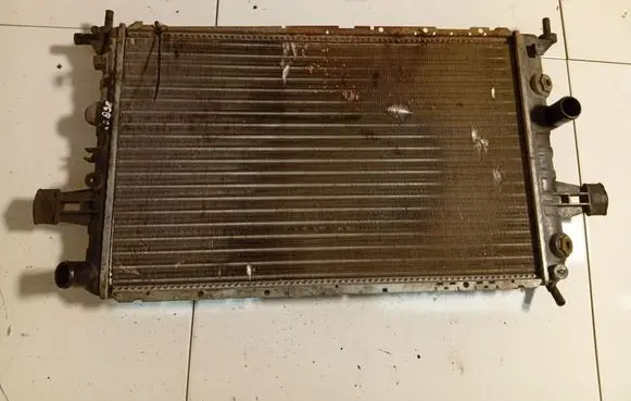 Opel Zafira A Coolant radiator 
