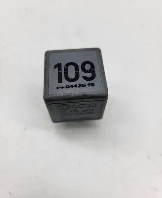 Volkswagen Touareg I Other relay 1J0906381A