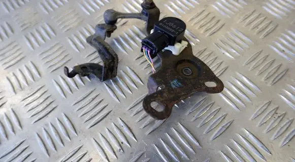 Lexus CT 200H Rear air suspension level height sensor 8940776010