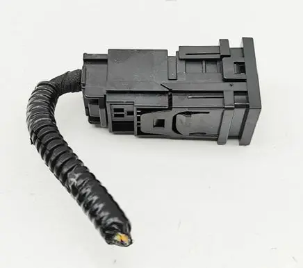 Toyota Camry VIII XV70 USB socket connector 5540706020