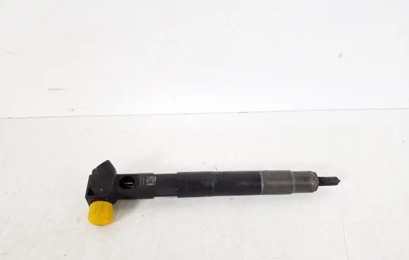 Mercedes-Benz A W176 Fuel injector A6510702387