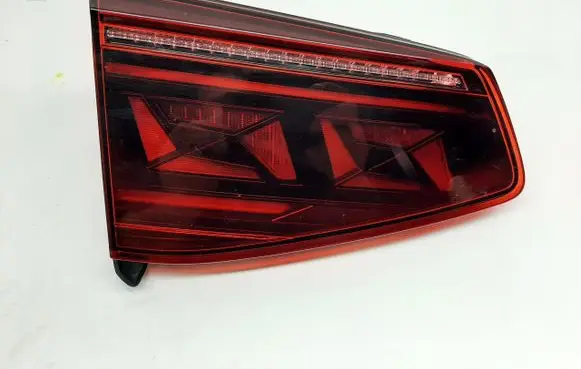 Tailgate rear/tail lights