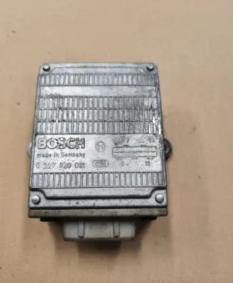BMW 5 E28 Engine control unit/module 0227920001
