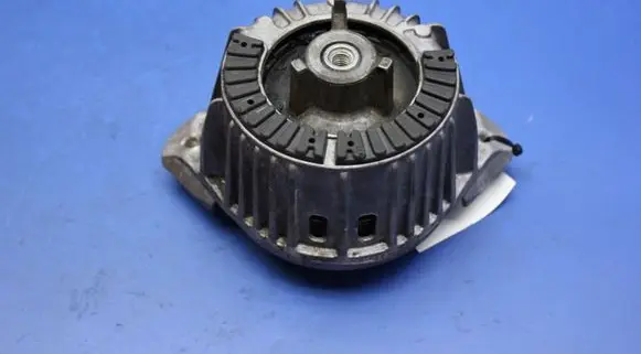 Mercedes-Benz C W204 Engine mount bracket A2122404217