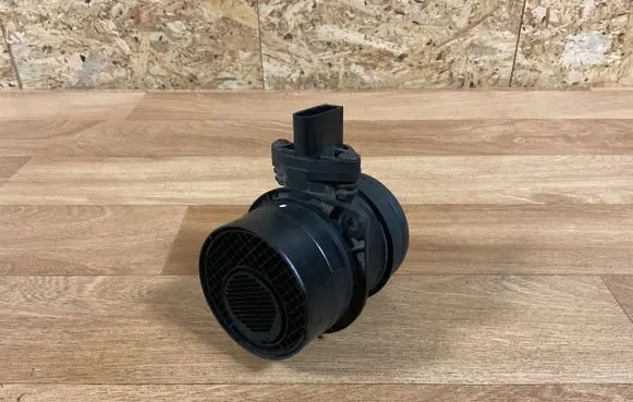 Volkswagen Touareg I Mass air flow meter 074906461B 0281002461