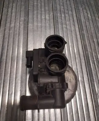 Mercedes-Benz E AMG W212 Coolant heater control valve A2118320584