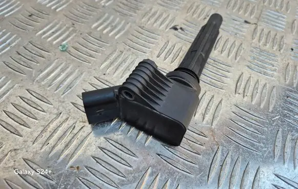 Volkswagen Golf VII High voltage ignition coil 06J905110K