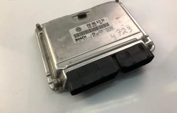 Volkswagen PASSAT B5 Engine control unit/module ECU 038906019DM 0281010470