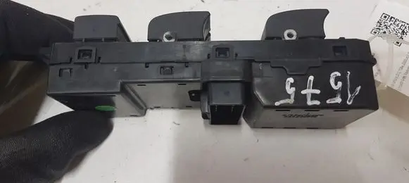Opel Antara Electric window control switch 202005436