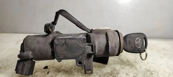 Toyota Avensis T250 Ignition lock N0501517