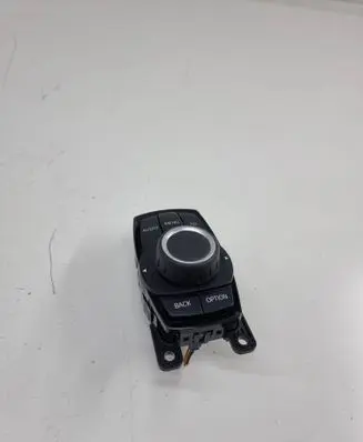 Head unit multimedia control
