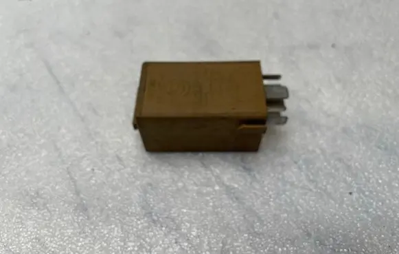 BMW 5 E60 E61 Window control relay 61368384505
