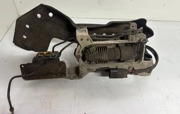 Dodge RAM 1500 DS Air suspension compressor/pump 15555000032
