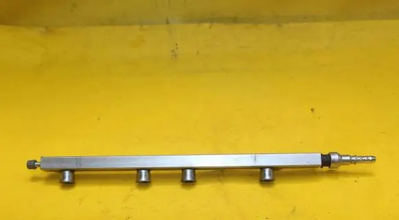 Volkswagen Golf IV Fuel main line pipe