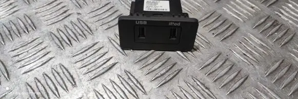 Jaguar XE USB socket connector A2C5336865800