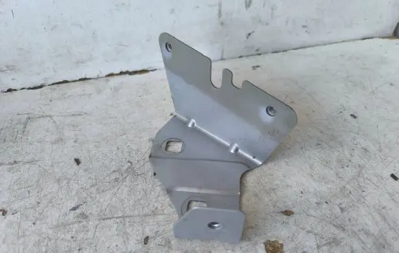 Renault Trafic III (X82) Fender mounting bracket 47903R 5244