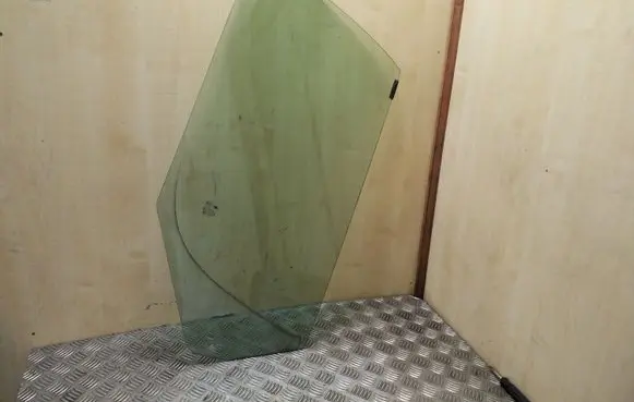 Peugeot Boxer Front door window glass four-door