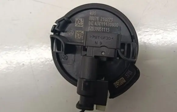 Mercedes-Benz E AMG W213 Airbag deployment crash/impact sensor A2139051115