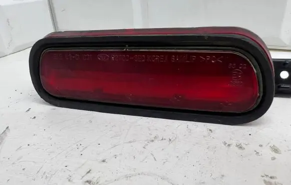 KIA Sorento Third/center stoplight 927003E0
