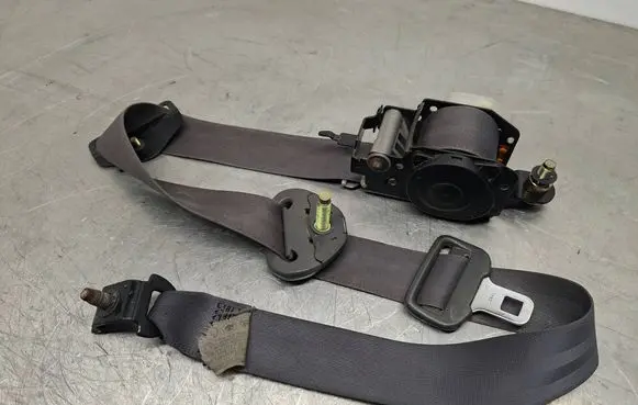 Toyota Hilux (N80, N90, N100, N110) Front seatbelt TKA95F951
