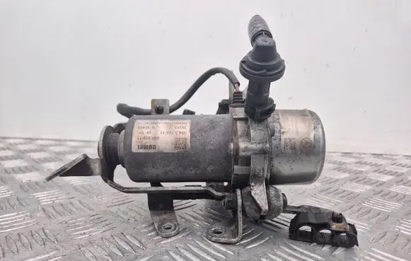 Mercedes-Benz E W212 Vacuum pump A0004302832 86422823 18502901
